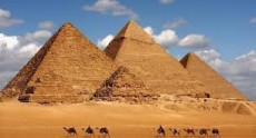 Cách vận chuyển những khối đá cực nặng lên cao để  xây dựng kim tự tháp?